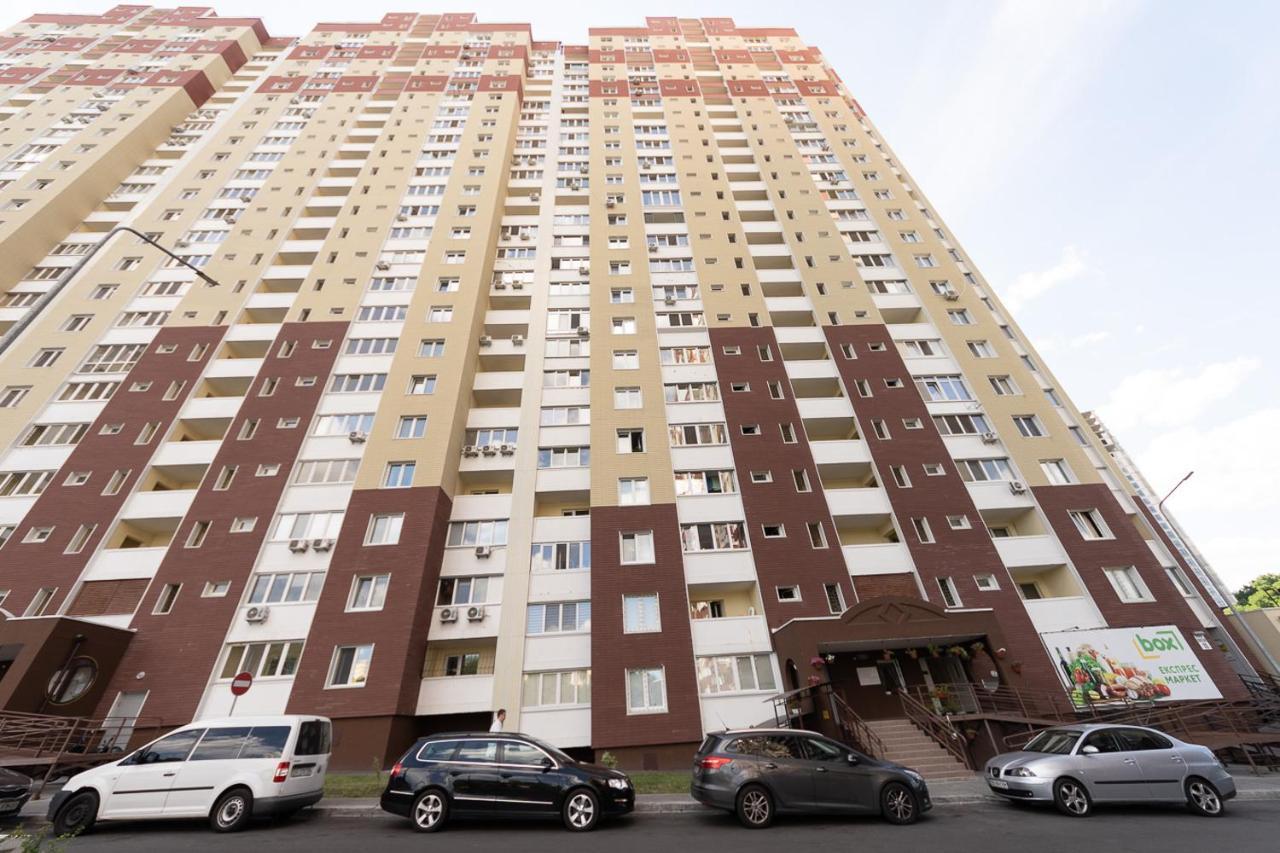 Новая Квартира Переулок Ясиноватский 11 Kyiv Exterior photo