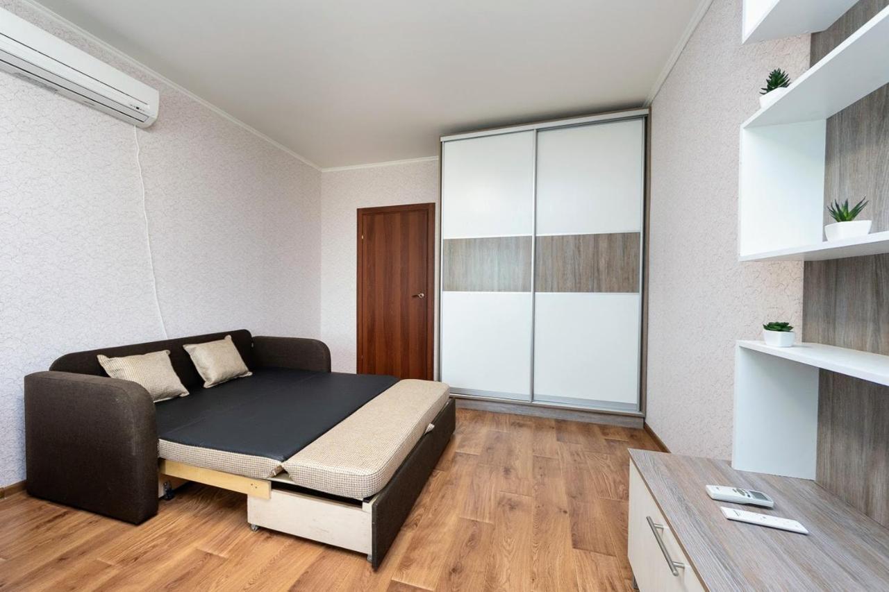 Новая Квартира Переулок Ясиноватский 11 Kyiv Exterior photo